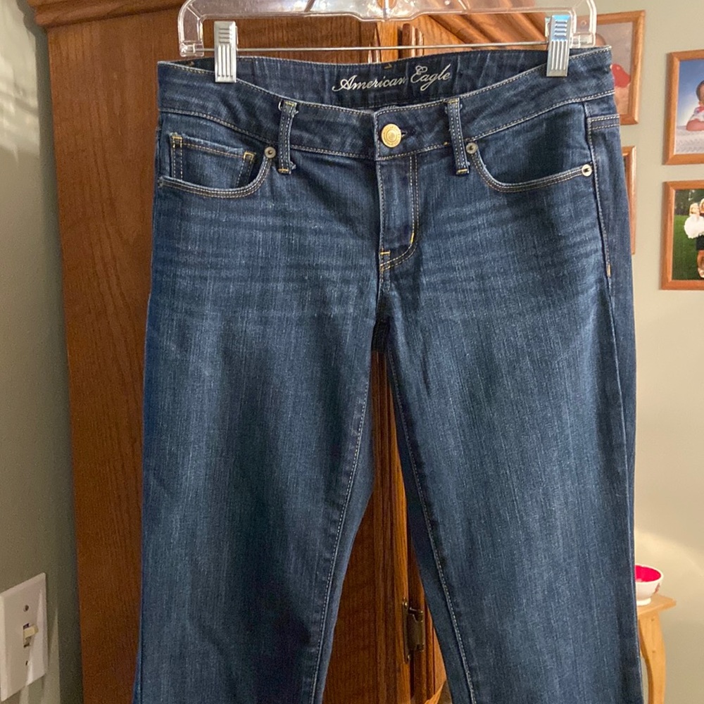 American Eagle skinny jeans excellent condition  . Size 6 . Stretch